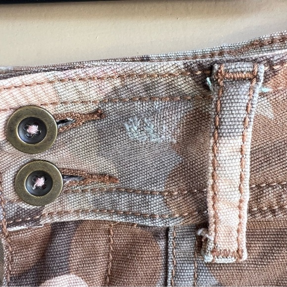 Anthropologie The Wanderer 25 Camouflage Shorts - Picture 5 of 9